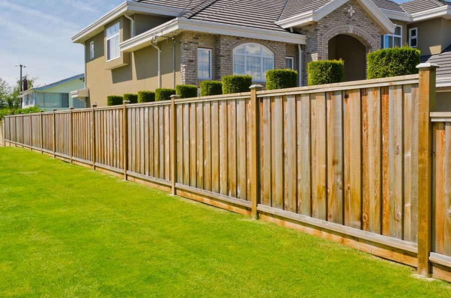 <strong>Fencing Guide To Choose The Right Fence For Your Home </strong>